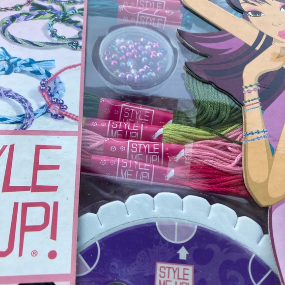 Style me up friendship bracelet making kit - Picture 3 of 5